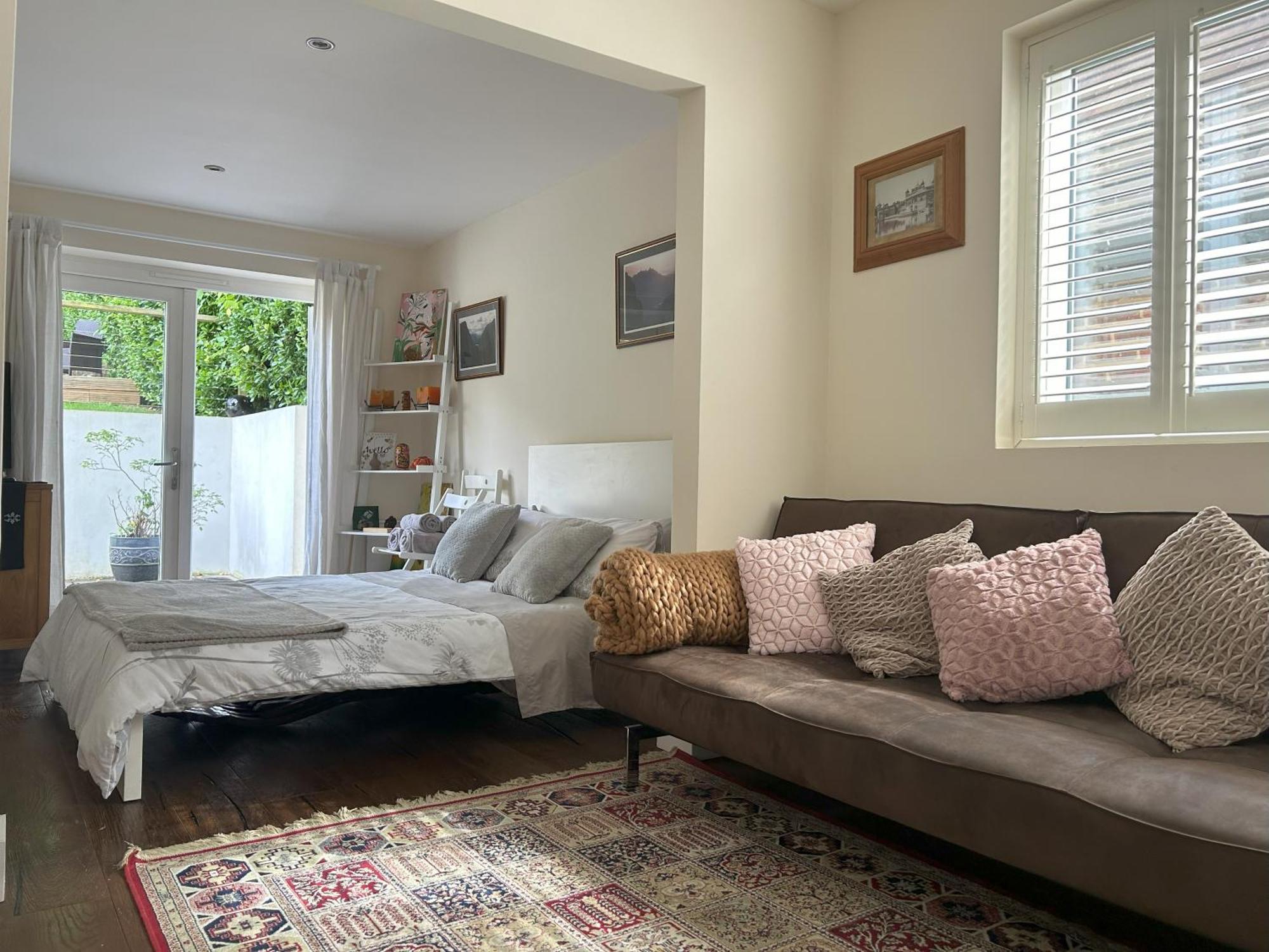 Sanctuary By The Sea With Large Room Including Lounge, Bathroom, Direct Garden Access & Free Parking 브라이턴 외부 사진